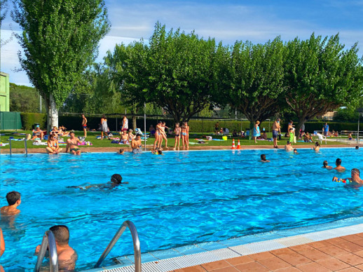 Gaudim de la Piscina Municipal d'Estiu!