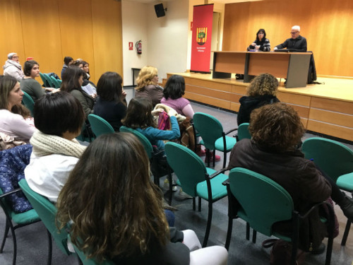 Bona acollida de la presentació de l’activitat subvencionada de teatre extraescolar