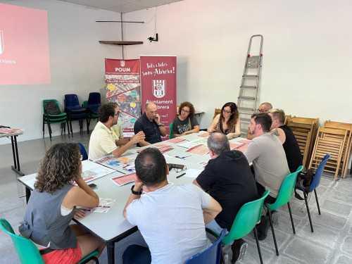 El Casal Social de Les Carpes de Vilalba ha acollit, aquest dimecres 10 de juliol, el taller del procés participatiu de l'Avanç del Pla d'Ordenació Urbanística Municipal (POUM) d'Abrera