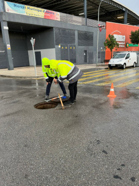 Brigada Municipal treballant en el restabliment de petites incidències provocades per les pluges intenses