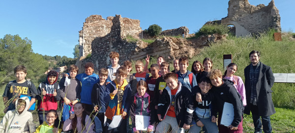 Continuem donant a conèixer a l'alumnat els nostres elements patrimonials, amb dues visites dels grups de sisè de l'Escola Ernest Lluch al Castell de Voltrera d'Abrera